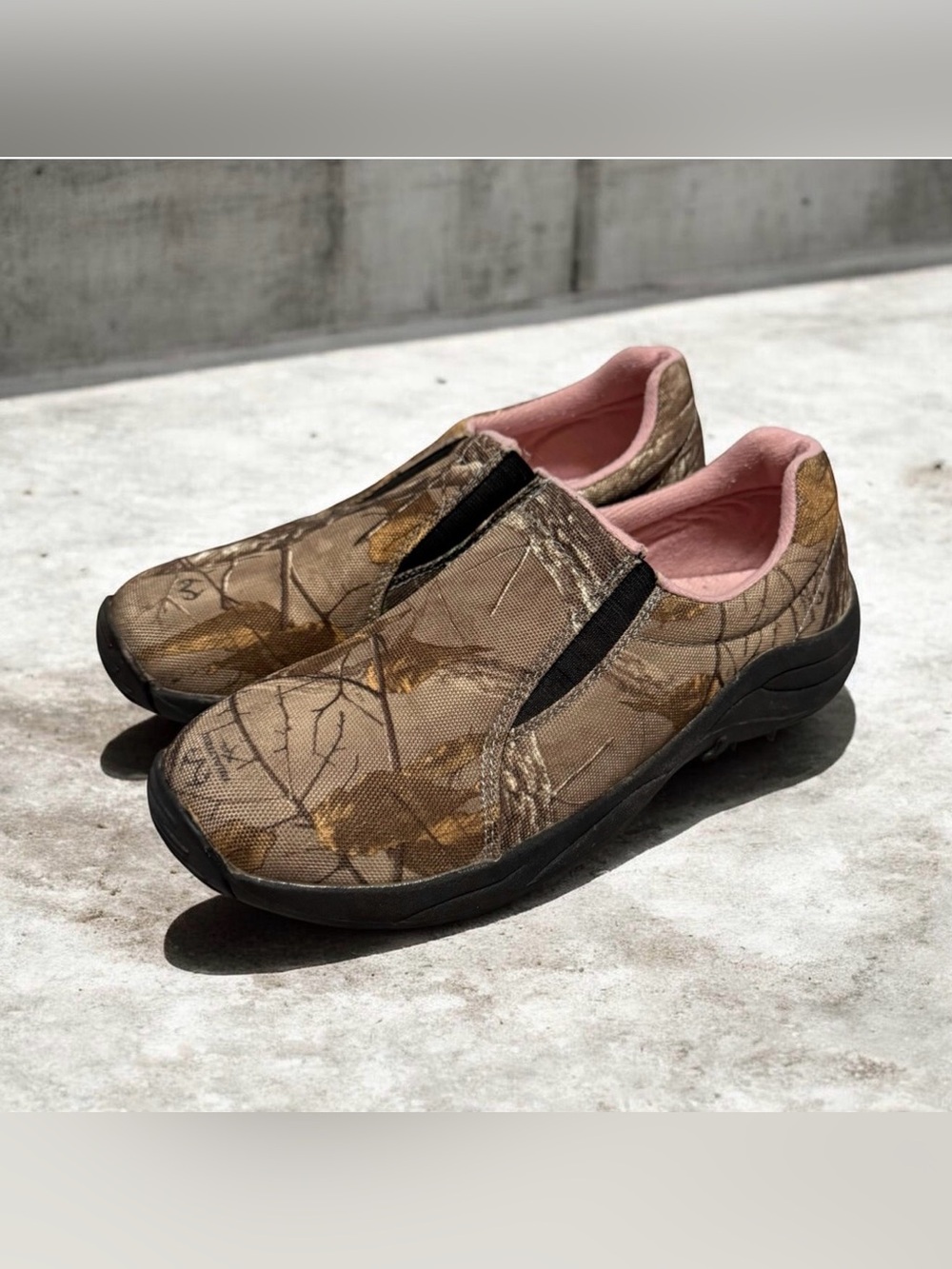 Game Winner Women's Camouflage Shoes | Pink Insoles Size 6.5B
